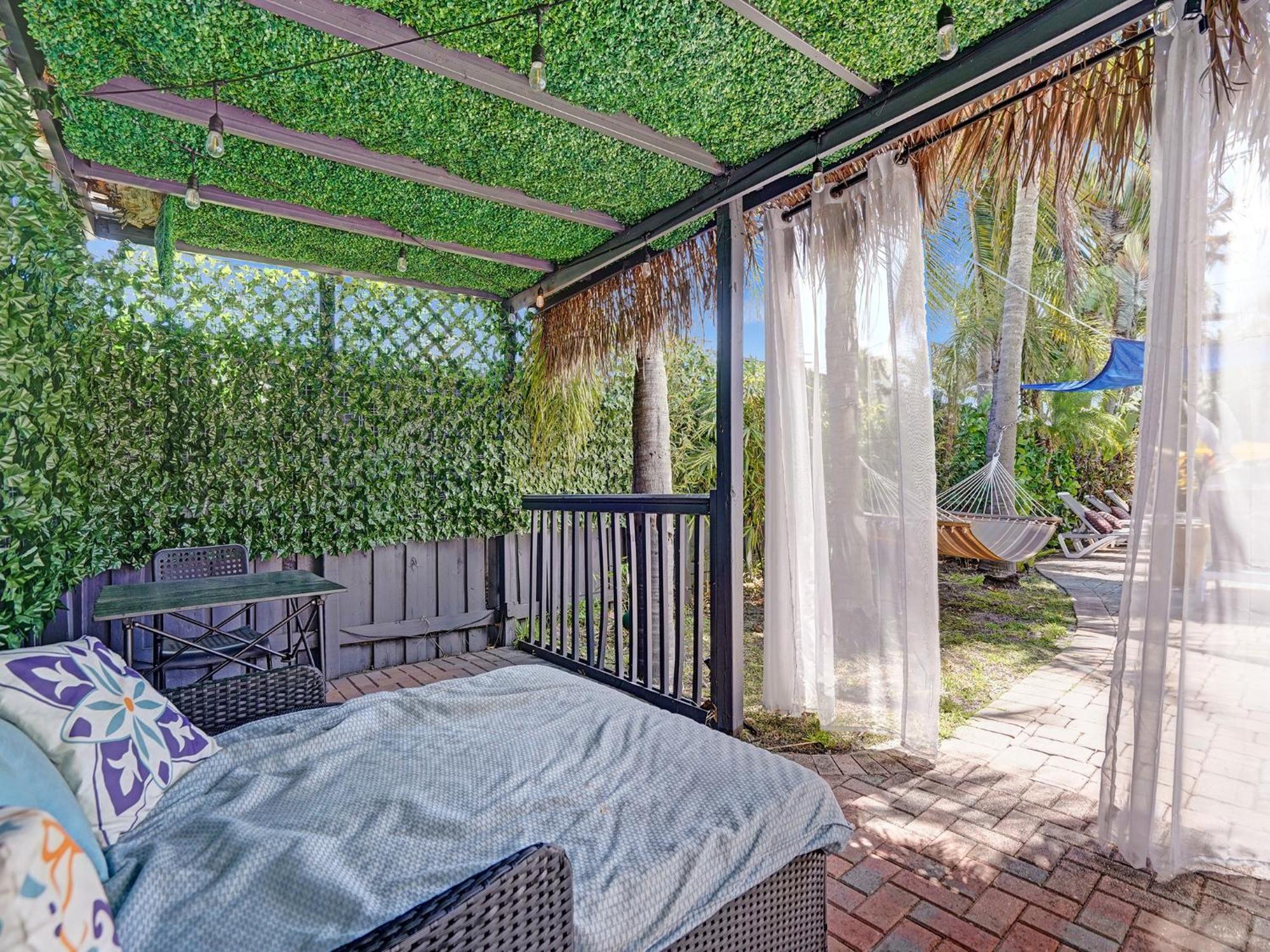 Large Gay Men'S 1 Bedroom W Gameroom Heated Pool Clothing Optional Oakland Park Extérieur photo